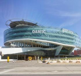 仿佛正在高速运转的齿轮与链条：OEAMTC总部大楼