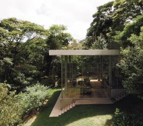 树林中的玻璃屋 - Biblioteca住宅 / Atelier Branco Arquitetura