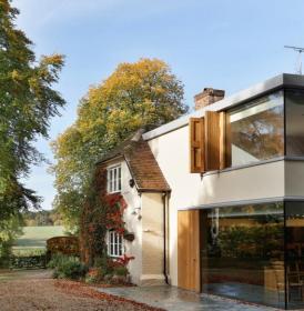 新式住宅——超现代玻璃扩建体量与维多利亚风格的碰撞